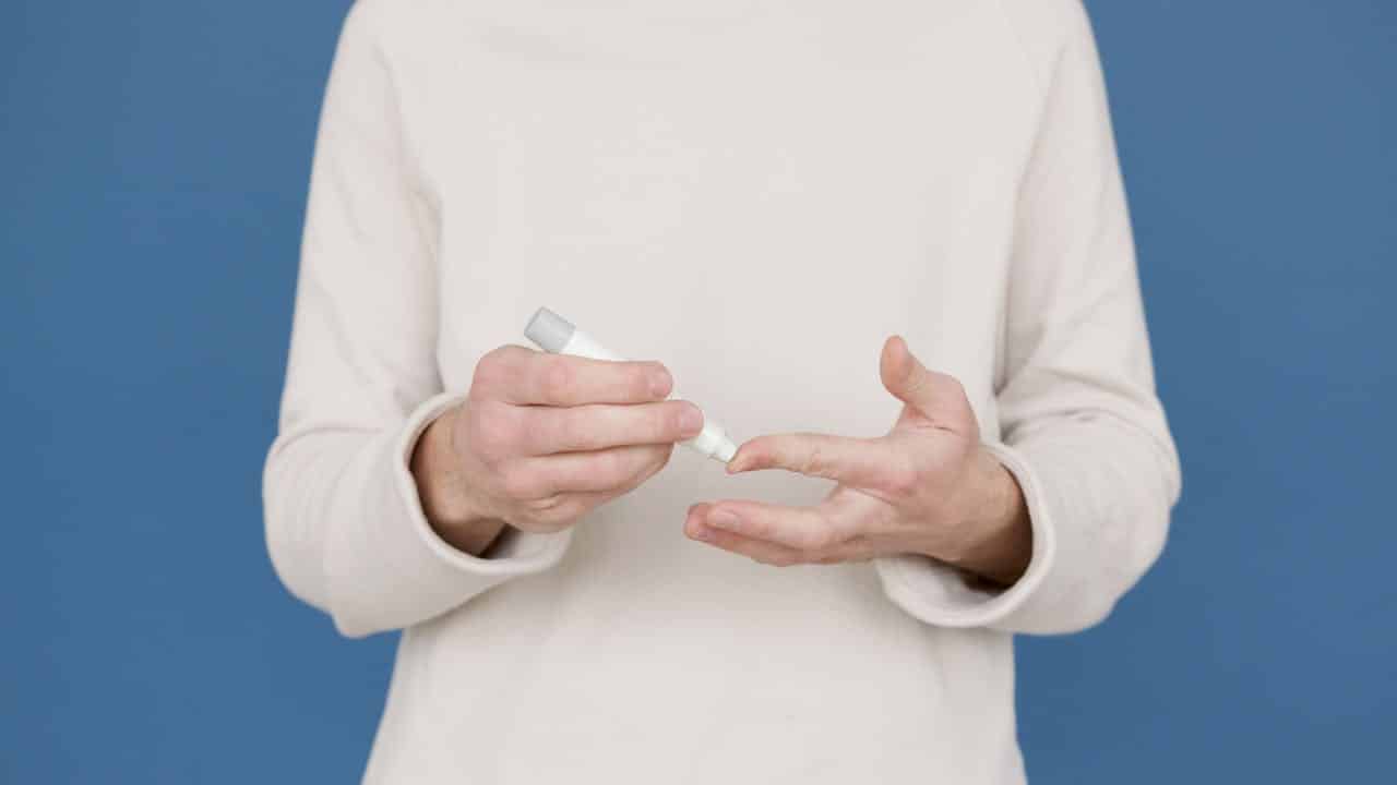 Monitoramento de sinais vitais por fotopletismografia (PPG) baseado em smartphone para diagnóstico de resistência à insulina.
